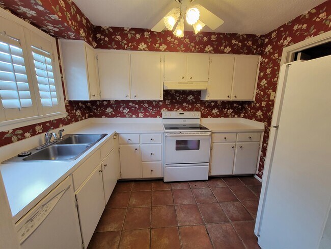 Building Photo - 517 Saddlewood Ln