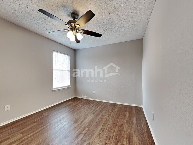 Building Photo - 2432 Arroyo Springs Dr