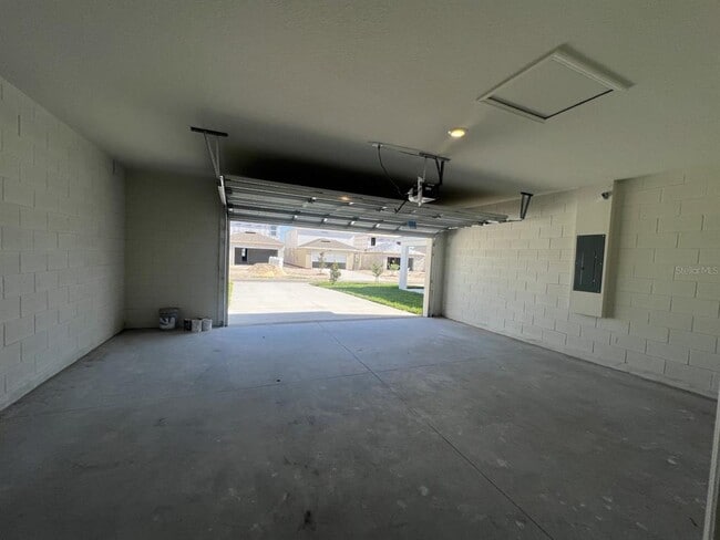 Building Photo - 3355 Vine Leaf St