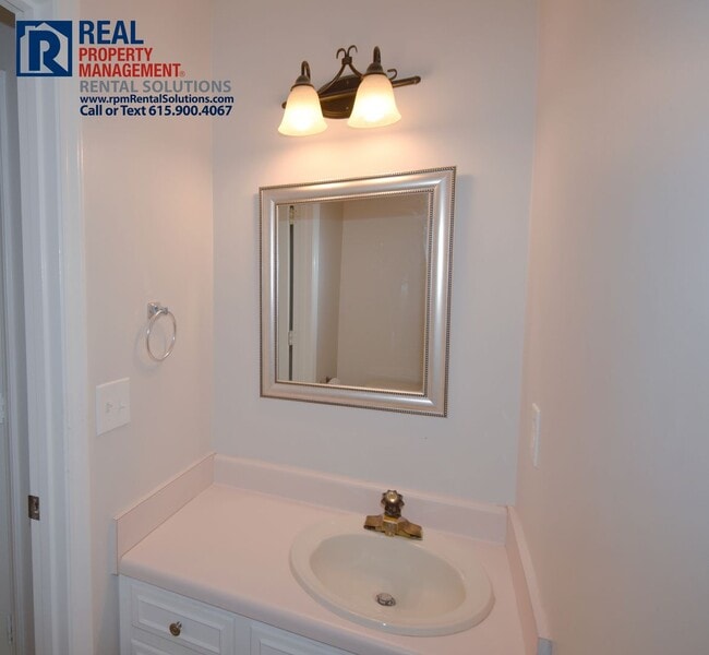 Building Photo - Spacious 3BR/2.5BA in Murfreesboro!