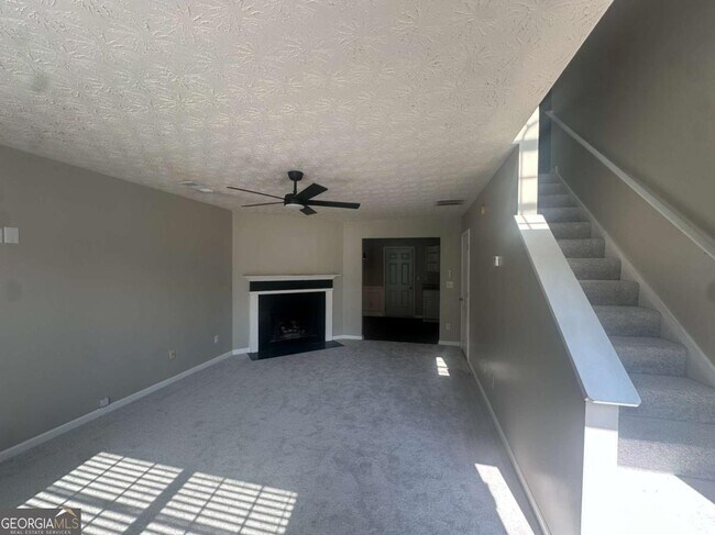 Building Photo - 7467 Petunia Dr