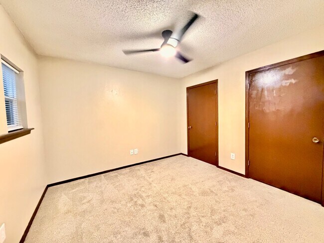 Building Photo - 6738 S 78th E Ave