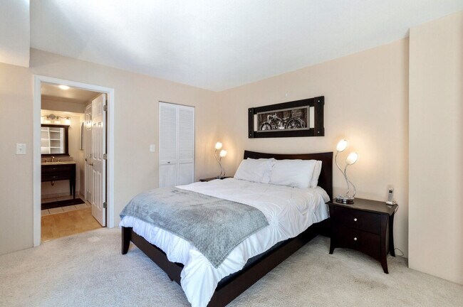 Building Photo - 22 Larimer St