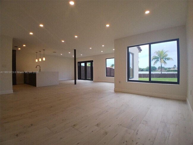 Building Photo - 1070 SW 135th Pl
