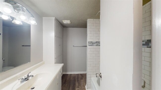 Building Photo - 3800 E 29th St
