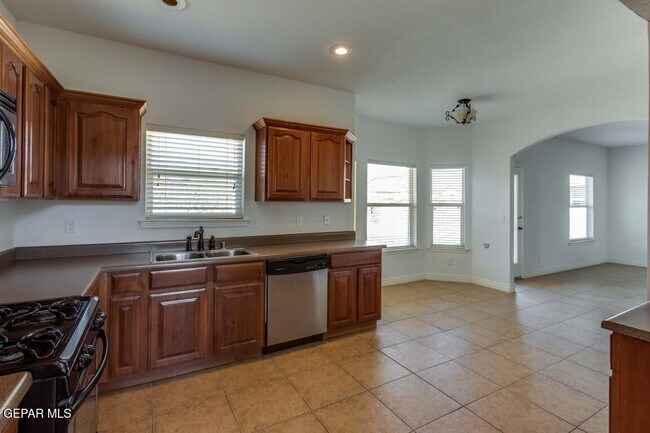 Building Photo - 5541 Ignacio Frias Dr