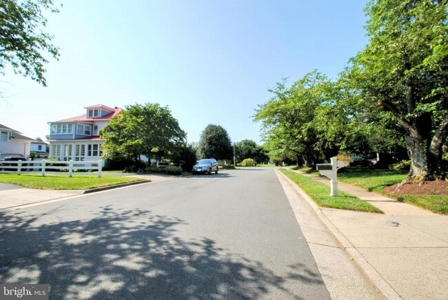 Building Photo - 1506 Chain Bridge Ct