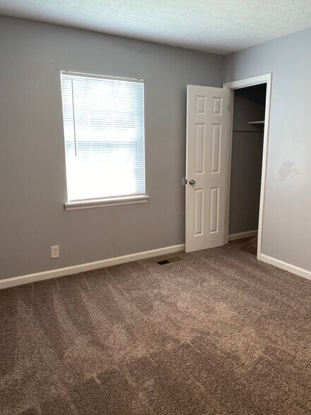 Building Photo - 738 Flint Ridge Dr