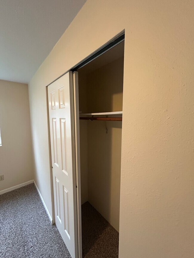 Building Photo - Two Bedroom One Bathroom Duplex For Rent in Bellingham