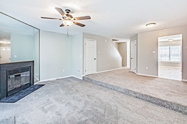 Building Photo - 2 bedroom, 2.5 bath end unit townhome in Newark