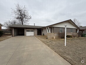 Building Photo - "Charming Space in Yukon, OK!"