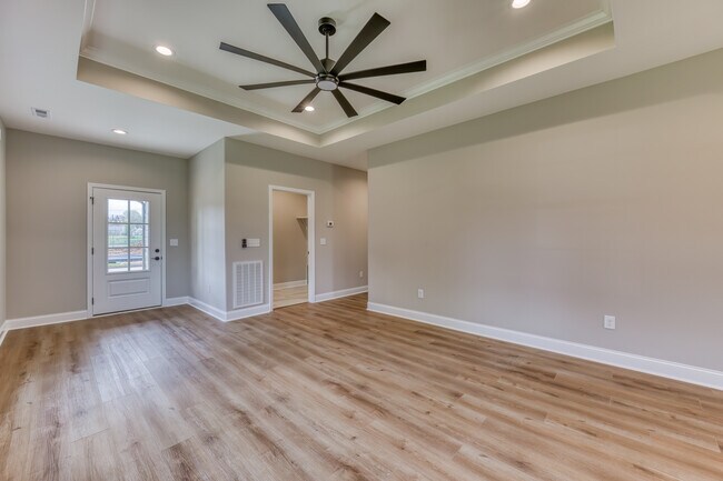 Building Photo - 319 Monroe Dr