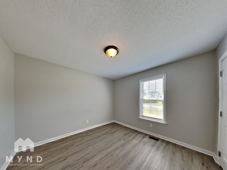 Building Photo - 168 Hugh Dr