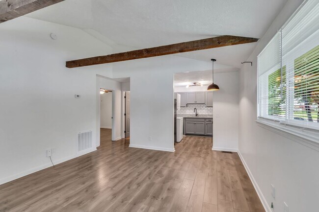 Building Photo - AVAILABLE JULY 10TH. 2 Bed 1 bath FOR LEASE in South Inglewood (East Nashville). $1750 Rent. Pets...