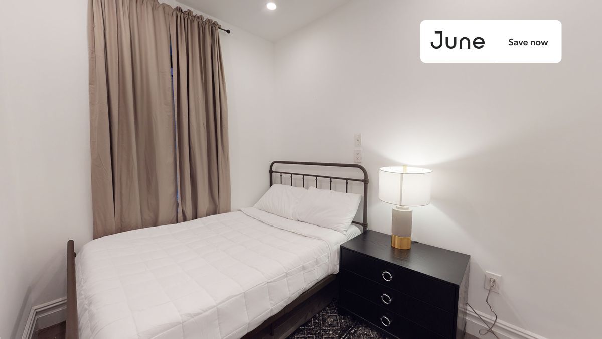 Building Photo - 345 E 21st St