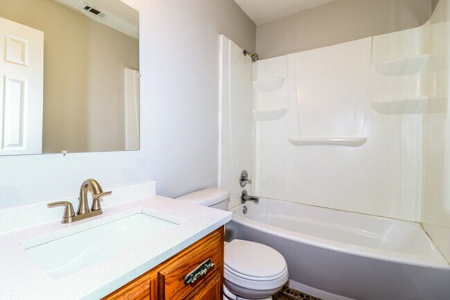 Building Photo - 7001 Bellevue Trce