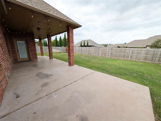 Building Photo - 6405 Bentwood Dr