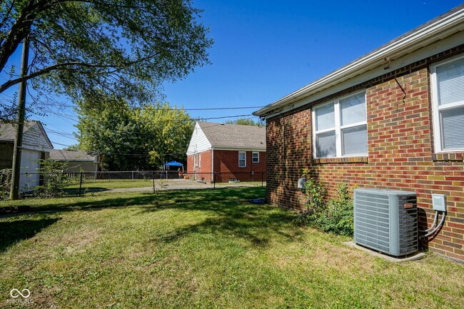 Building Photo - 1550 N Butler Ave