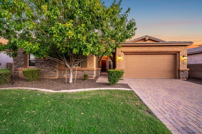 Primary Photo - 953 E Boston St