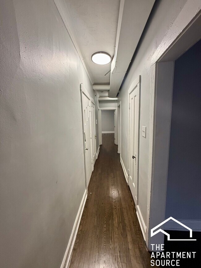 Building Photo - 1030 E Hyde Park Blvd