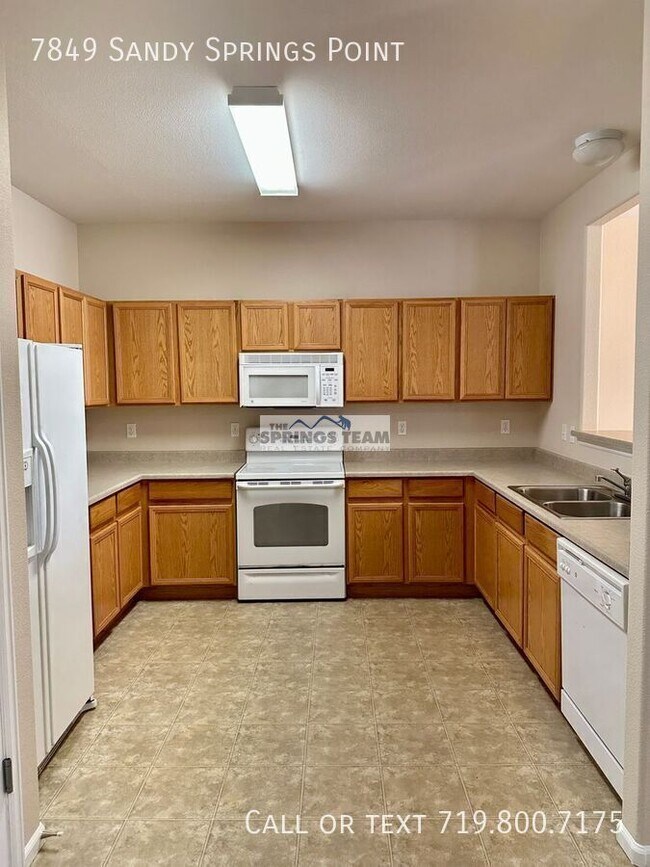 Building Photo - 7849 Sandy Springs Point