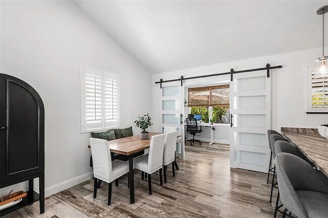 Building Photo - Coastal Luxury Living Just Minutes from Madeira Beach - 3bed | 2 bath