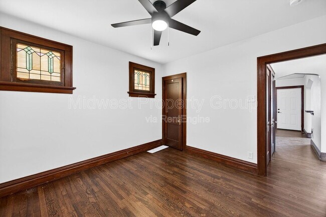 Building Photo - 5324 Nagel Ave