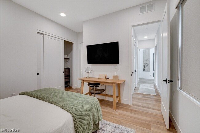 Building Photo - 779 Willits St