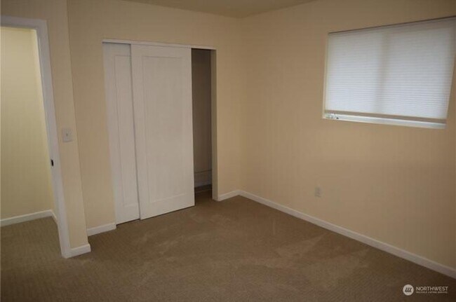 Building Photo - Charming Retreat: Fully Remodeled 3 Bed, 2...