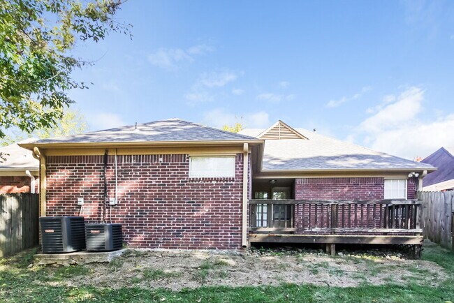 Building Photo - 8457 Regal Bend Dr
