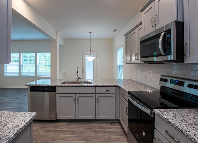 Building Photo - BEAUTIFUL 3 Bedroom in Midland Available A...