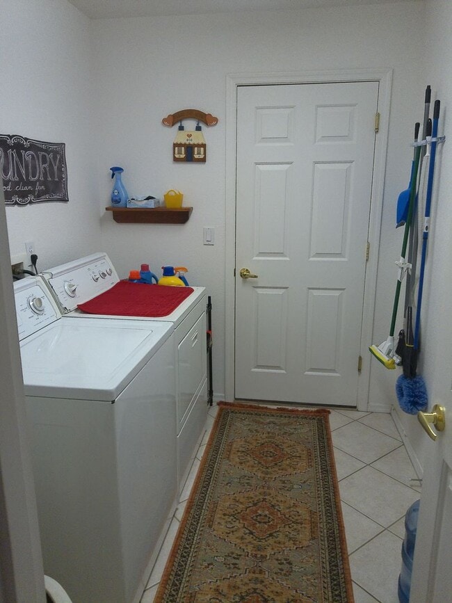 Building Photo - Seasonal Winter Rental Nov 1st to April 30...