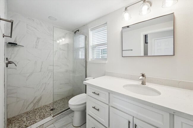Building Photo - 14146 Miramar Dr