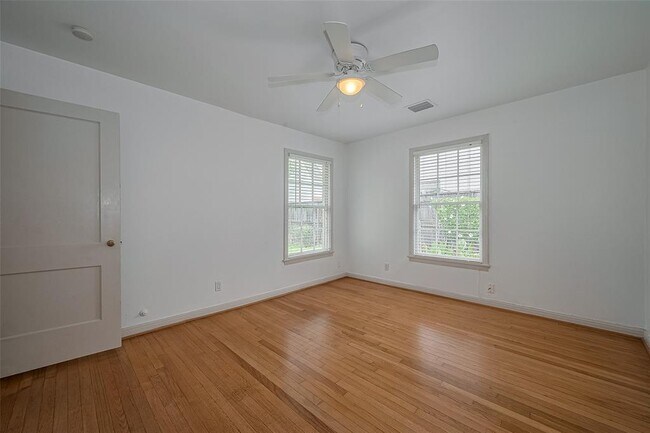 Building Photo - 3610 Glen Haven Blvd