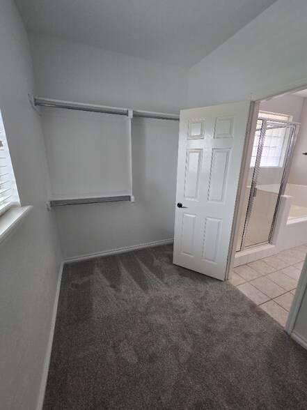 Building Photo - 12007 Ashford Dr