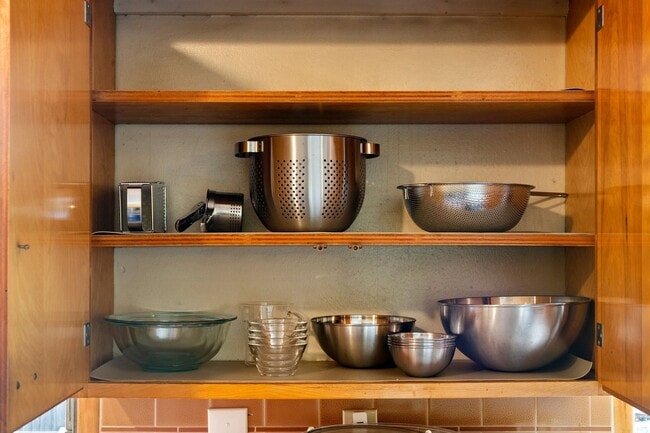 Building Photo - Mid-Century Classic! 3bd/3ba 2700 sf Short Term- FULLY FURNISHED!