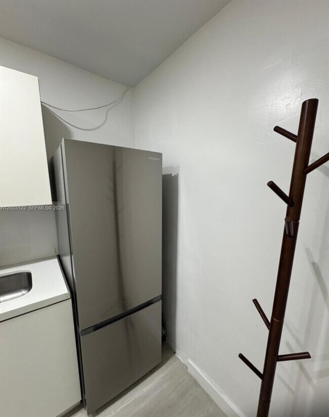 Building Photo - 1000 West Ave