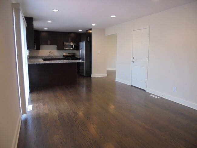 Building Photo - 66 Barrow Dr