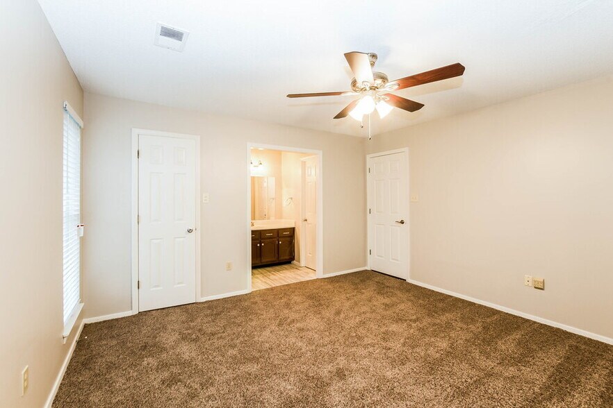 Building Photo - 10340 Palmer Cove