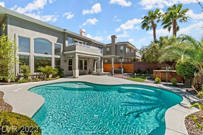 Building Photo - Recently remodeled 5 BEDROOMs/4 bathrooms,...