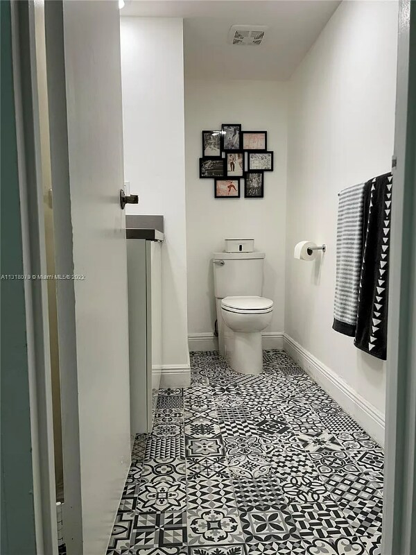 Building Photo - 555 NE 15th St