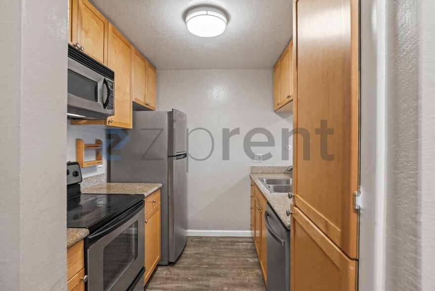 Building Photo - 1085 Murrieta Blvd