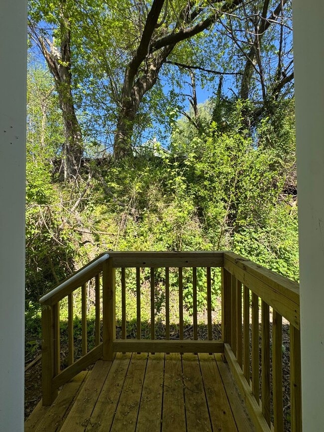 Building Photo - 465 Royal Manor Rd