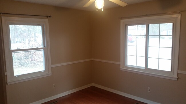 Building Photo - Large 5 Bedroom Nall Hills Home