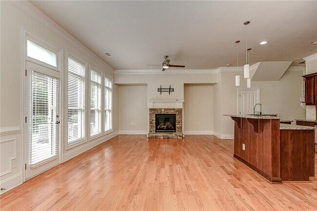 Building Photo - 10424 Park Walk Point