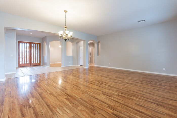 Building Photo - 13354 W San Miguel Ave