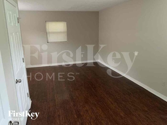 Building Photo - 3408 E Knollwood St
