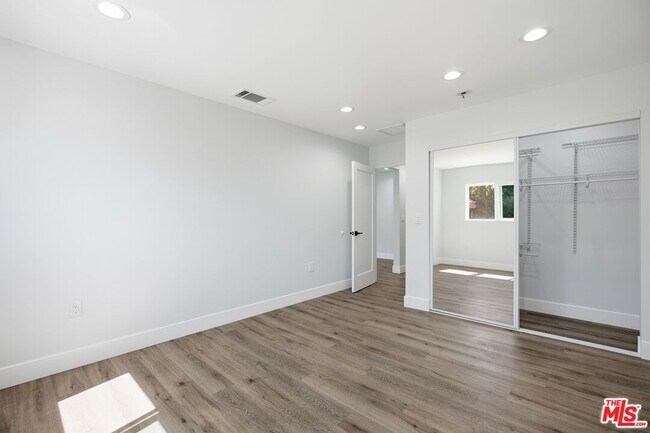 Building Photo - 11613 Burbank Blvd