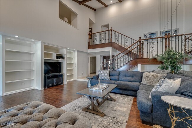 Building Photo - 840 Pinehurst Dr