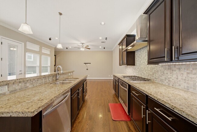 Building Photo - 1113 W 18th St